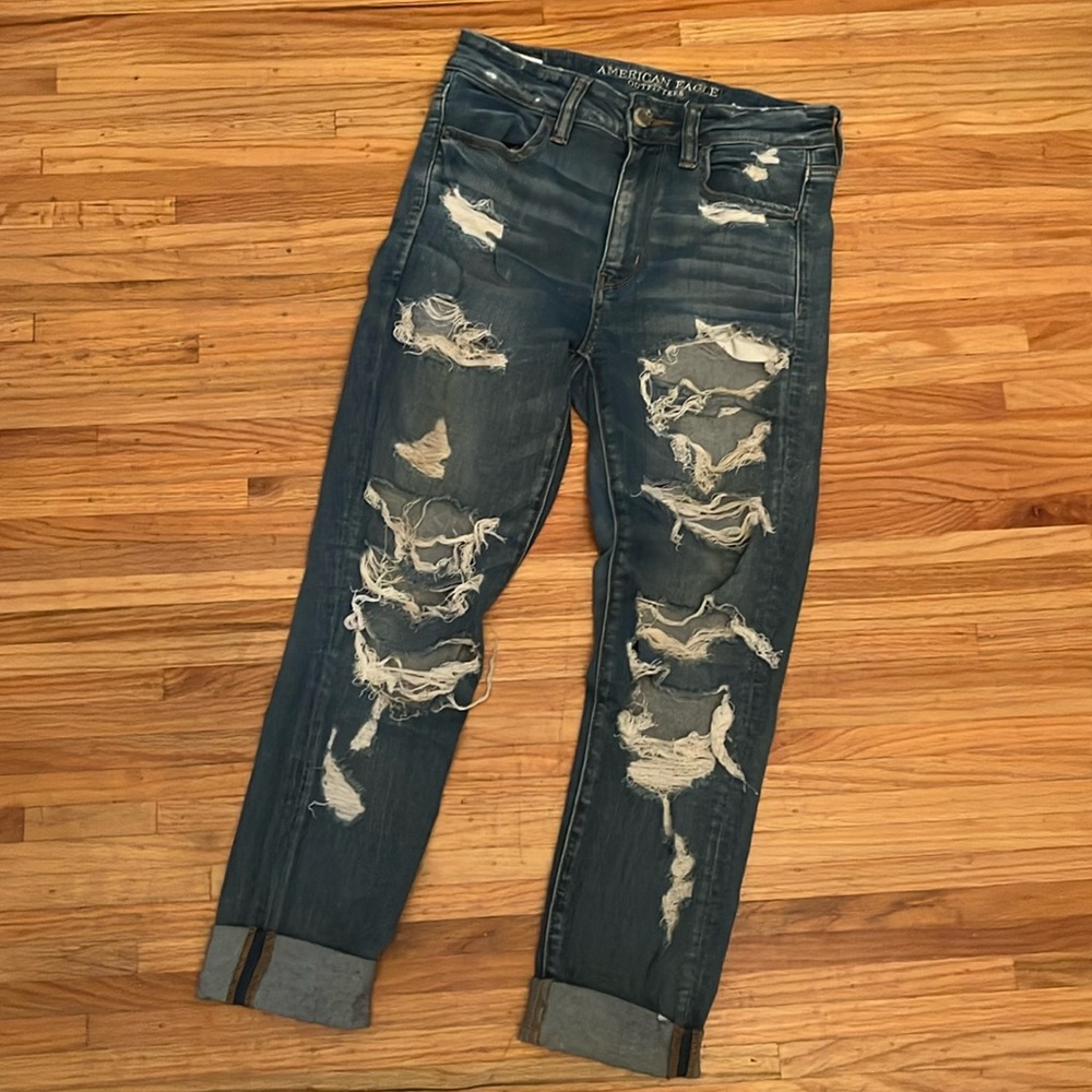 Distressed cropped jeans